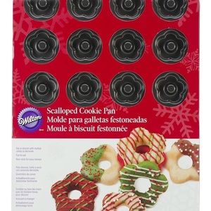 Wilton Scalloped 24 count Cookie Pan